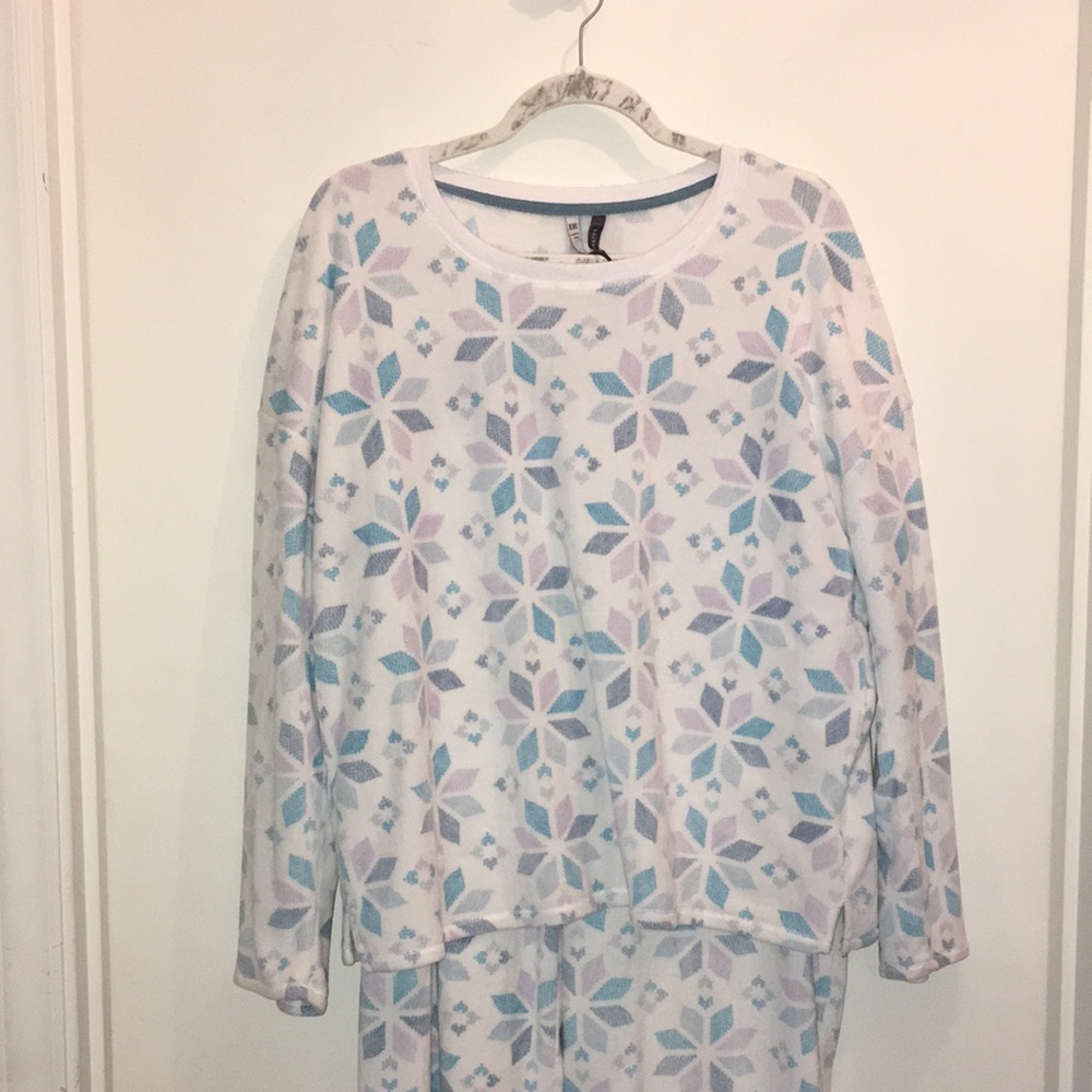 JACLYN SMITH FLEECE PAJAMAS